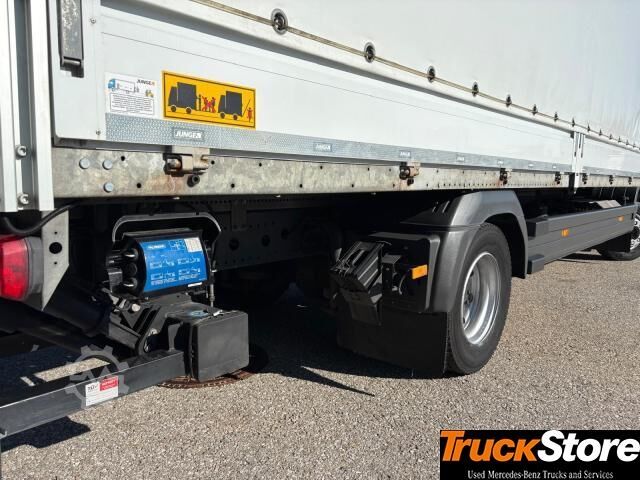 Platós teherautó ponyvával  Atego 1224 L