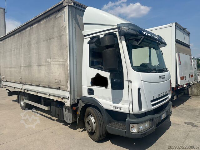 Transporter mit Koffer IVECO 75E18