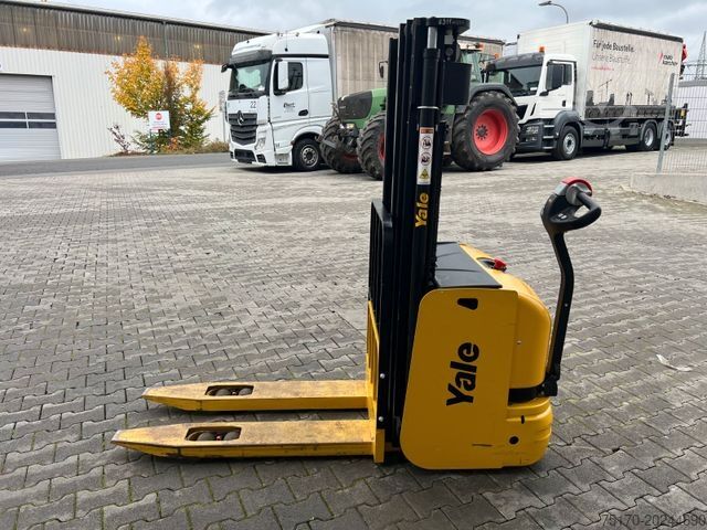 Kézi emelő YALE MS 12 AC / Triplex: 4m! / nur 229h! / 2014