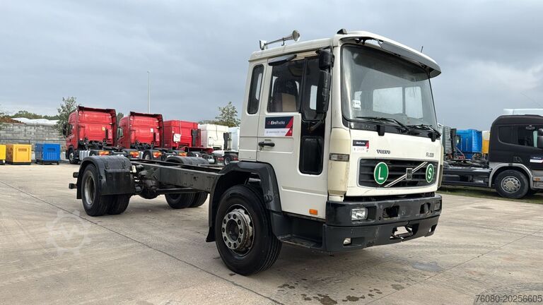 Шасі з кабіною Volvo FL 220 (FULL STEEL SUSP. / 10 BOLTS / 18 TONS /...