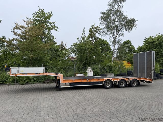 Низкорамный полуприцеп Humbaur HTS30  3 Achs Satteltieflader, neuwertig