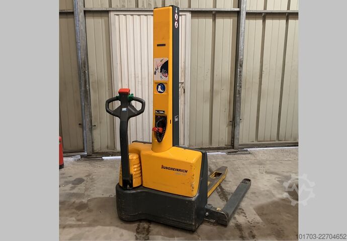Xe nâng điện loại Stacker Jungheinrich EMC B10