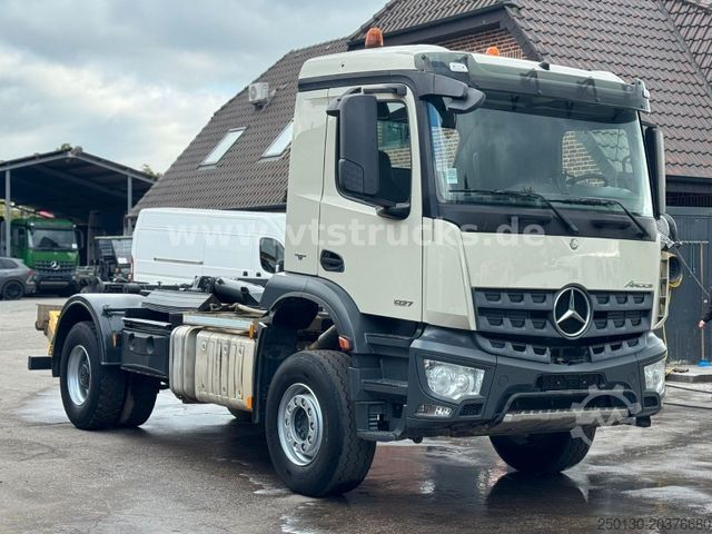 Kamion me krah të lëvizshëm për kontejnerë MERCEDES-BENZ Arocs 1827 4x2 HYVA-Abrollkipper