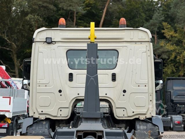 Kamion me krah të lëvizshëm për kontejnerë MERCEDES-BENZ Arocs 1827 4x2 HYVA-Abrollkipper