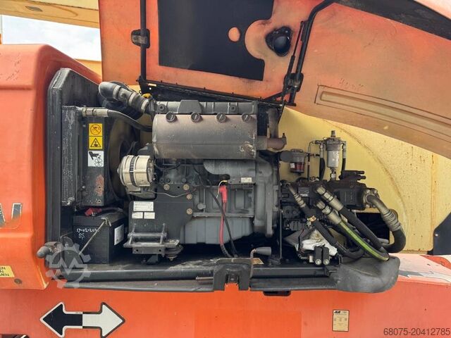 Kloubová teleskopická pracovní plošina JLG 800 AJ