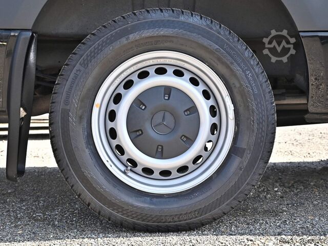 Kleinbus Mercedes-Benz Sprinter 317 CDI Tourer Lang (2-2-2-3) AHK 36