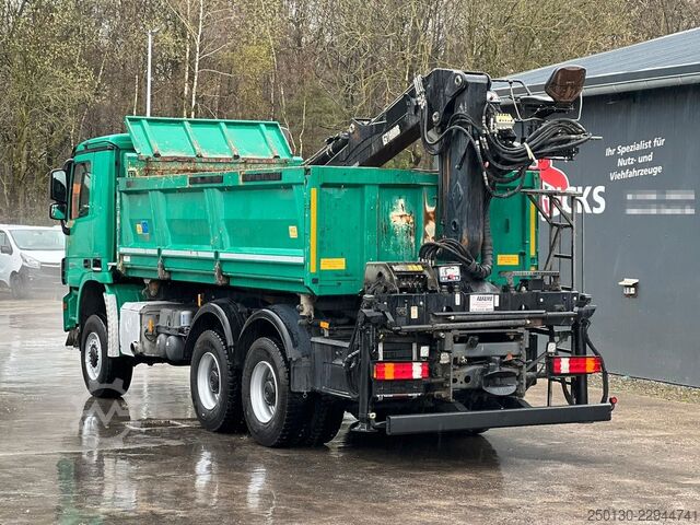 Camión volquete MERCEDES-BENZ Actros 3348 6x6 Kipper mit HIAB 1300RS 83