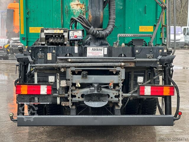 Camión volquete MERCEDES-BENZ Actros 3348 6x6 Kipper mit HIAB 1300RS 83