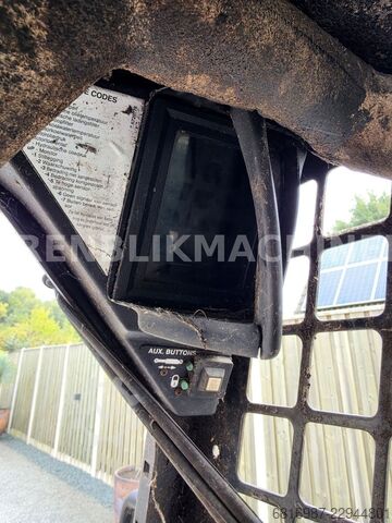 Mini excavator BOBCAT 753
