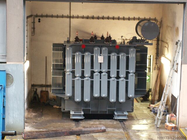 Oil distribution transformer 