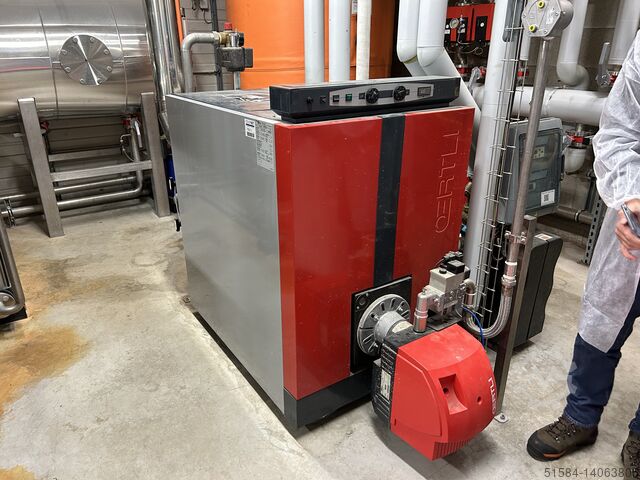 Hot water boiler 