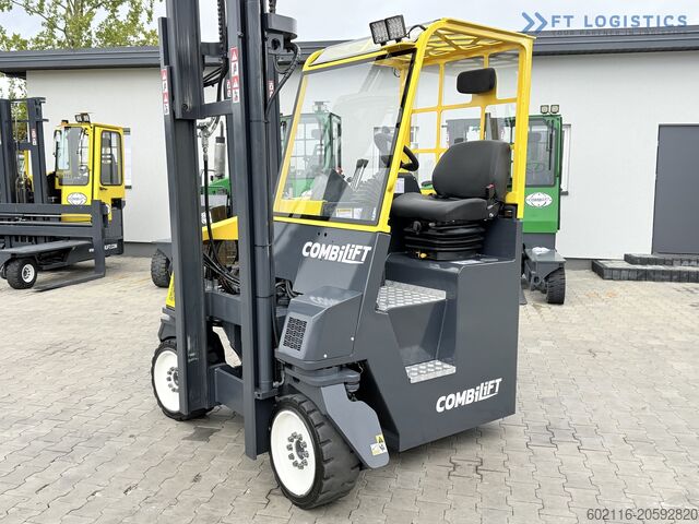 Stivuitor cu patru direcții Combilift CB4000 TRIPLEX 5200 FREE-LIFT POSITIONER
