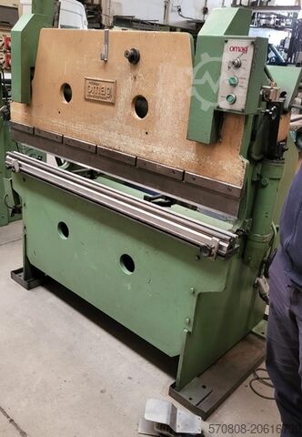 Presse plieuse OMAG 1500 x 20 tonnes OMAG PL 2012