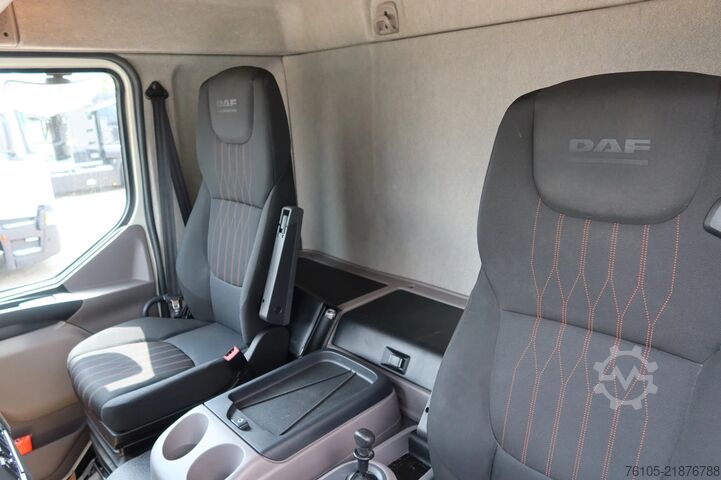 Chiếc vali DAF LF 45 .210 Bak + Dhollandia 1500 Kg klep + slaa...