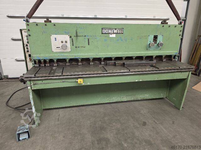 Hydraulic guillotine shear Donewell 2500 3