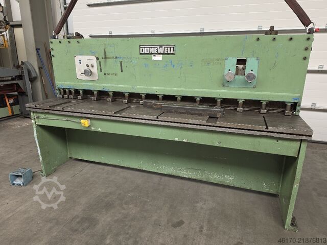 Hydraulic guillotine shear Donewell 2500 3