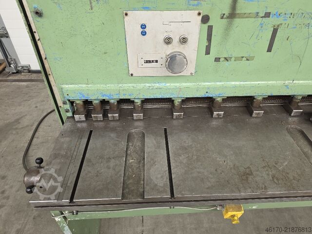 Hydraulic guillotine shear Donewell 2500 3