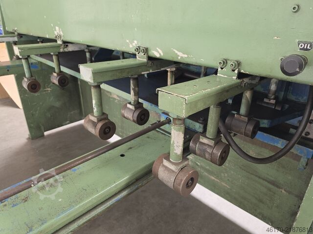 Hydraulic guillotine shear Donewell 2500 3