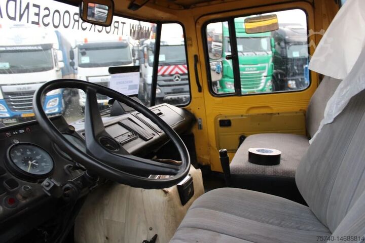 Transporteur de voitures Mercedes-Benz 508 MANUAL