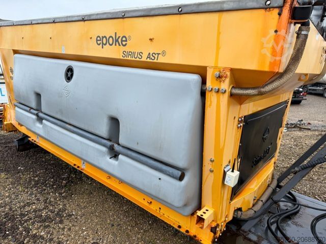 Roll-off tipper truck  2x Epoke Salzstreuer Winterdienst Bandstreuer