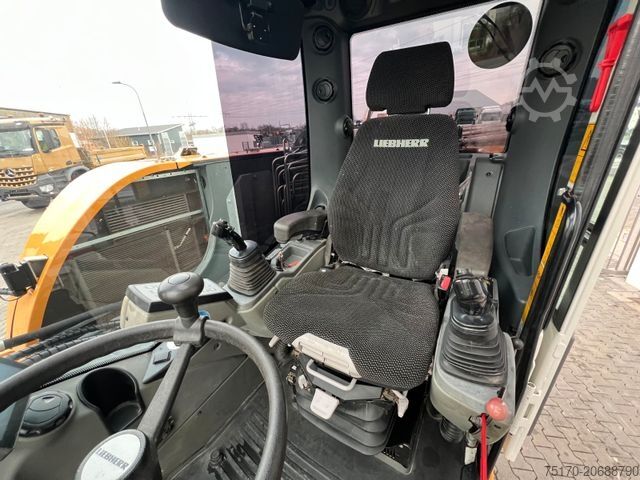 Колёсный экскаватор LIEBHERR A 910 C Litronic / 2.381h / SW33