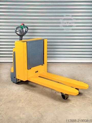 Niederhubwagen-Mitgänger Jungheinrich EJE C20 - Service Neu - Batterie 80% -nur 2.685Std