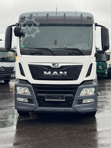 Truk bak datar dengan terpal MAN TGS 26.460 L / LENKACHSE / STAHLPRITSCHE