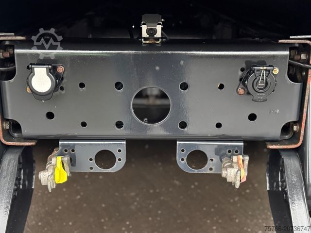 Truk bak datar dengan terpal MAN TGS 26.460 L / LENKACHSE / STAHLPRITSCHE