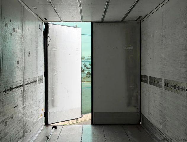 Trailer pendingin SCHMITZ CARGOBULL SCB*S3B CARRIER VECTOR 1550 WITH 5210 ENGINE HOU