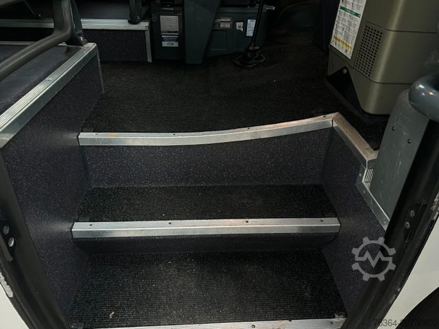 Bus pariwisata MERCEDES-BENZ Medio 4.2 D 130 kw 26 Sitze Dachklima Ahk Euro 3