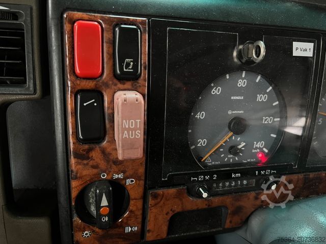 Bus pariwisata MERCEDES-BENZ Medio 4.2 D 130 kw 26 Sitze Dachklima Ahk Euro 3