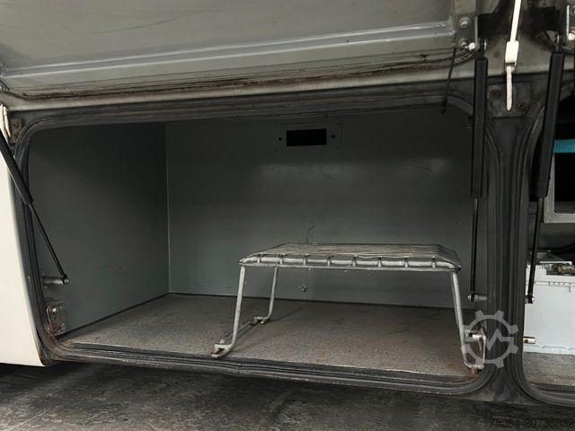 Bus pariwisata MERCEDES-BENZ Medio 4.2 D 130 kw 26 Sitze Dachklima Ahk Euro 3