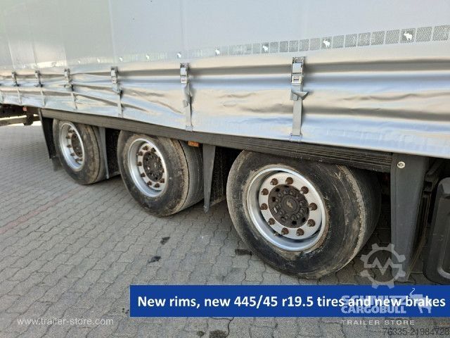 Öppen semitrailer med kapell Schmitz Cargobull Curtainsider Mega