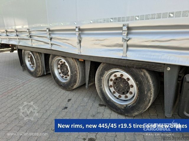 Öppen semitrailer med kapell Schmitz Cargobull Curtainsider Mega