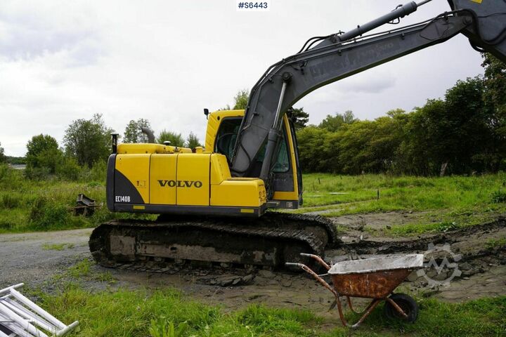 Chain excavator Volvo EC140