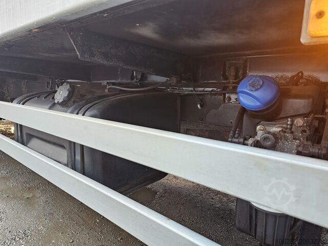 Camión caja Volvo FL 240 4x2 16tons Seitentüren Koff