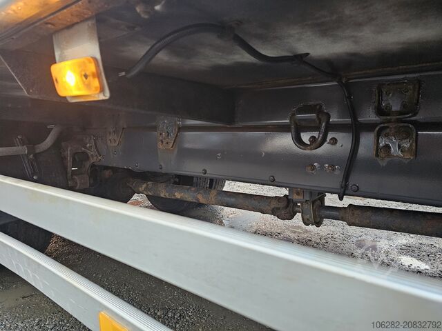 Camión caja Volvo FL 240 4x2 16tons Seitentüren Koff