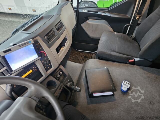 Camión caja Volvo FL 240 4x2 16tons Seitentüren Koff