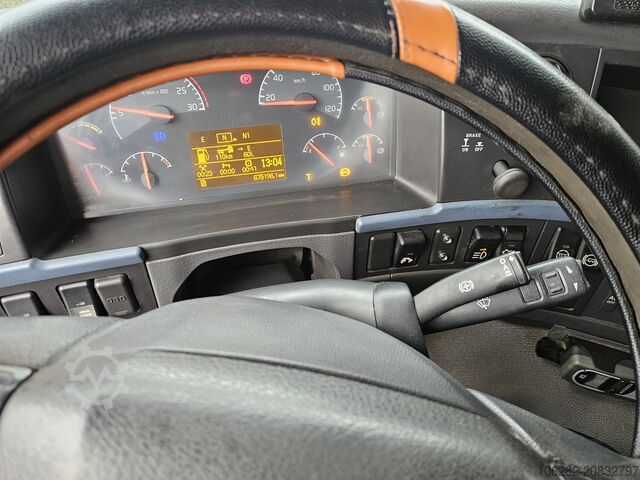 Camión volquete VOLVO FM-480-37 8x4 Kipper Ad-Blue Lift-Lenk