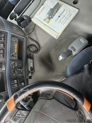 Camión volquete VOLVO FM-480-37 8x4 Kipper Ad-Blue Lift-Lenk