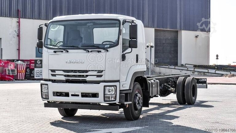 ड्राइवर की टैक्सी के साथ चेसिस Isuzu 
