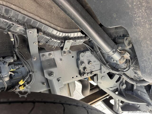 SZM tiêu chuẩn DAF XF480 FTG 6x2T Steering- Lift Axle
