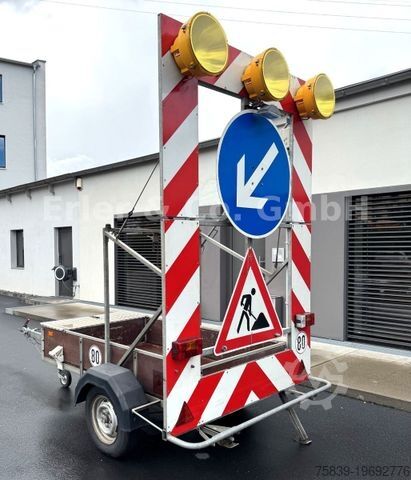 Haagis  Nissen Verkehrsleitanhänger, 2 Stück vorhanden