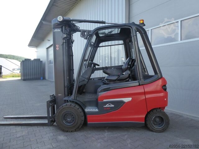 इलेक्ट्रिक 4 व्हील फोर्कलिफ्ट Linde E30-01