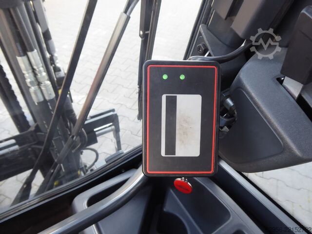 इलेक्ट्रिक 4 व्हील फोर्कलिफ्ट Linde E30-01