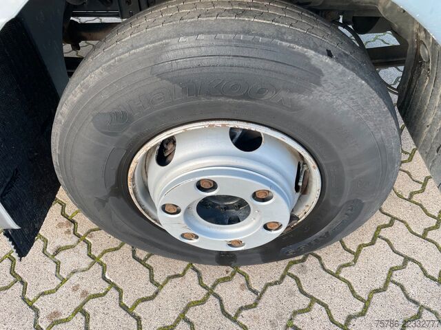 Transportador con plataforma y toldo MAN TGL 8.210 BB Pritsche/ 2xAHK+Öl/ NL  2.9t
