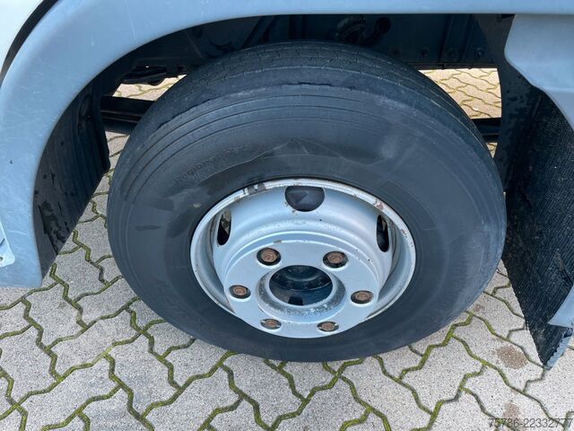 Transportador con plataforma y toldo MAN TGL 8.210 BB Pritsche/ 2xAHK+Öl/ NL  2.9t