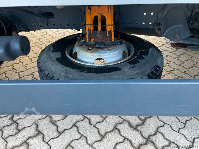 Transportador con plataforma y toldo MAN TGL 8.210 BB Pritsche/ 2xAHK+Öl/ NL  2.9t