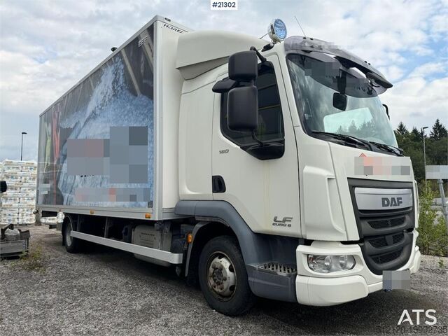 Ferðatösku DAF LF180 4x2 box truck w/ lift. 133,000 km. WATCH VID
