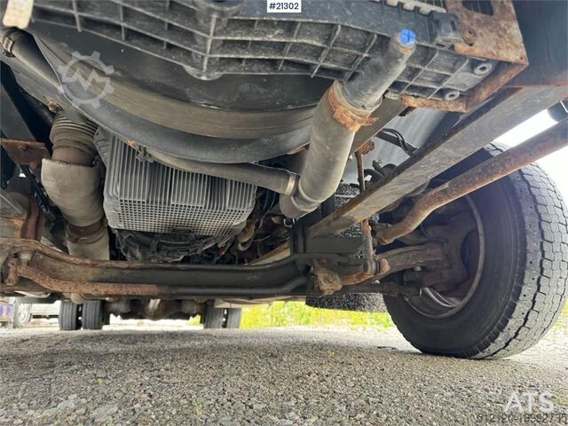 Ferðatösku DAF LF180 4x2 box truck w/ lift. 133,000 km. WATCH VID